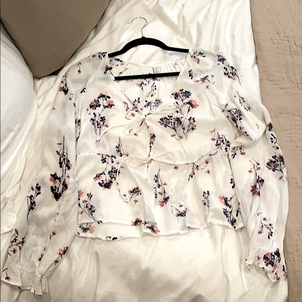 Women’s Small Blouse! *super cute*